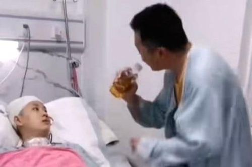 Chồng Trung Quốc hát, nhảy mỗi ngày, vợ sống thực vật tỉnh dậy thần kỳ