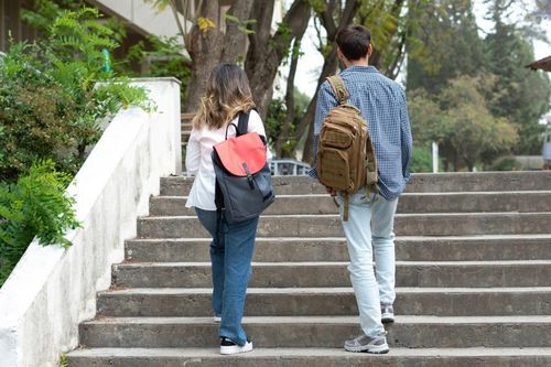 Trường Trung Quốc yêu cầu nữ sinh cởi đồ khi xin nghỉ vì đau bụng kinh
