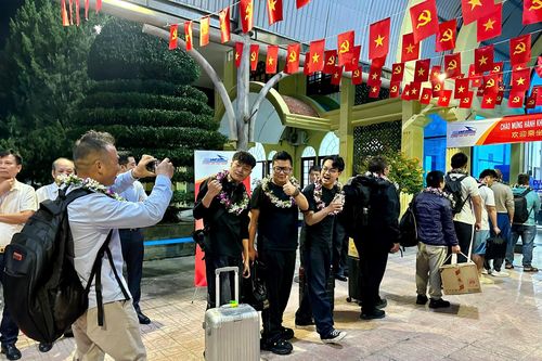 Đón đoàn khách đầu tiên trên chuyến tàu liên vận Việt Nam - Trung Quốc