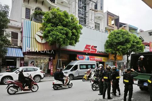 Đồng loạt khám xét nhà 'trùm giang hồ' cộm cán xứ Thanh
