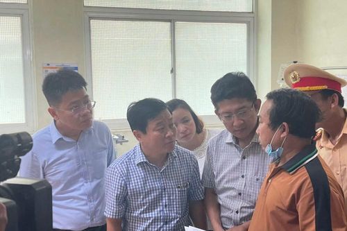Ban ATGT tỉnh Quảng Ngãi thăm hỏi, động viên các nạn nhân trong vụ tai nạn