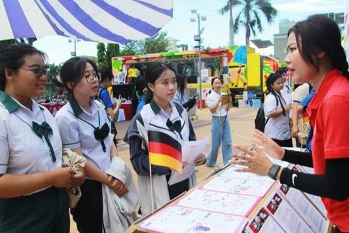 Học sinh Ninh Thuận hào hứng Chương trình 'Chuyến xe hướng nghiệp Đức'