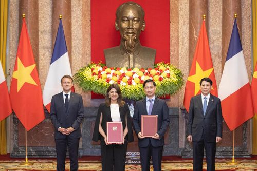 Lễ trao đổi văn kiện hợp tác Việt Nam-Pháp