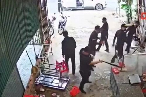 Truy bắt các đối tượng đập phá tài sản, tạt sơn vào nhà và có hành vi đe dọa người dân ở Đắk Lắk