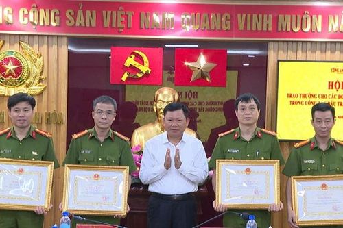 Khen thưởng các tập thể, cá nhân Công an Thanh Hóa lập công