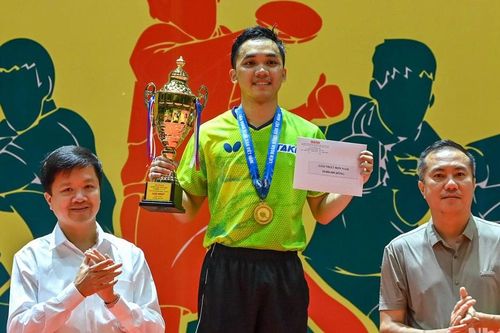 Đinh Anh Hoàng lần đầu lên ngôi vô địch đơn nam với màn trình diễn bản lĩnh