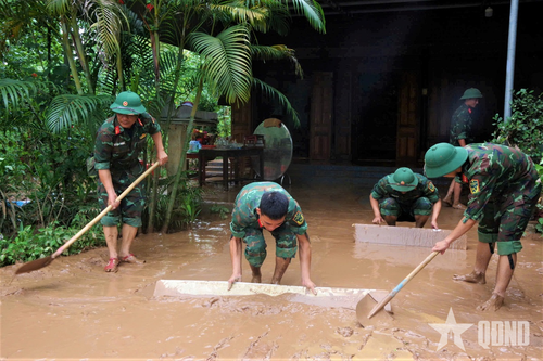 Giúp nhân dân Hà Tĩnh giảm thiệt hại mưa lũ đầu mùa