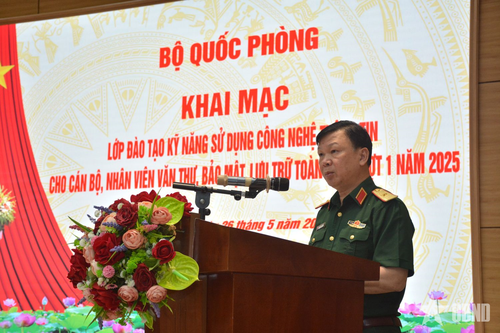 Bồi dưỡng kỹ năng công nghệ thông tin cho cán bộ, nhân viên văn thư, bảo mật, lưu trữ toàn quân