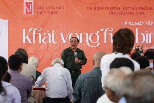 Ra mắt sách 'Khát vọng hòa bình'