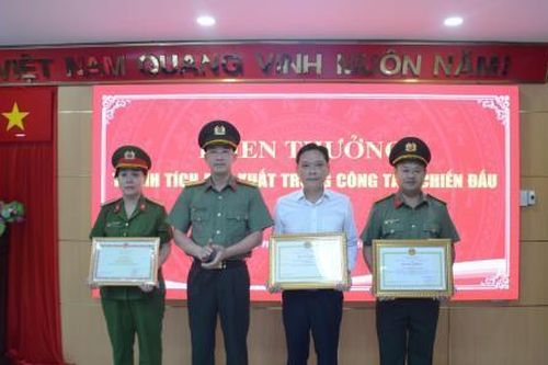 Khen thưởng nhiều tập thể, cá nhân thuộc Công an TP Đà Nẵng có thành tích xuất sắc trong công tác, chiến đấu