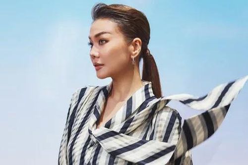 Thanh Hằng là siêu mẫu hiếm hoi của làng mốt Việt 'dám' diện thiết kế đòi hỏi tỷ lệ cơ thể lý tưởng