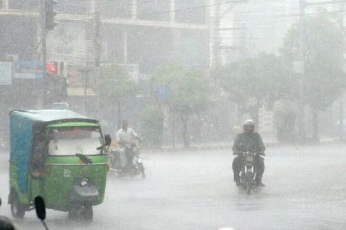 Mưa đá kinh hoàng ở Pakistan, hơn 100 người thương vong