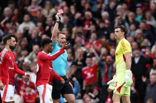 Man Utd khiến Aston Villa mất vé dự Champions League