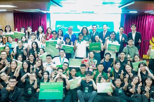 Học Quản trị Kinh doanh thực chiến chuẩn quốc tế: Khởi nghiệp ngay trên giảng đường