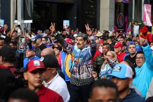 Bầu cử Venezuela: Đảng cầm quyền chiến thắng, Caracas đánh bại các 'âm mưu khủng bố' phá hoại, Tổng thống Maduro thông báo hoãn cải cách Hiến pháp
