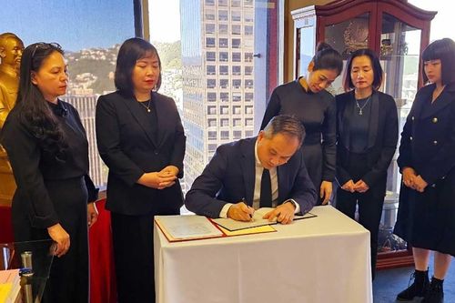 Lễ viếng và ghi sổ tang tưởng niệm nguyên Chủ tịch nước Trần Đức Lương tại New Zealand