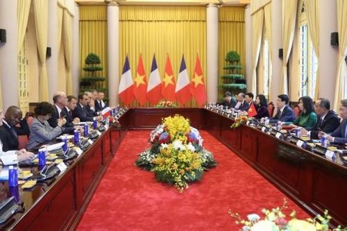 Chủ tịch nước Lương Cường hội đàm với Tổng thống Pháp Emmanuel Macron