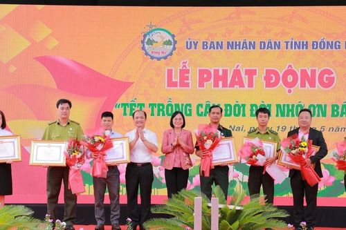 C.P. Việt Nam được tuyên dương vì những đóng góp về môi trường và phục hồi rừng tại Đồng Nai và Bến Tre