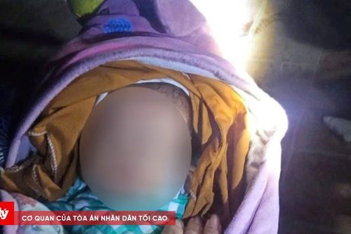Xót xa bé trai bị bỏ rơi giữa đêm khuya