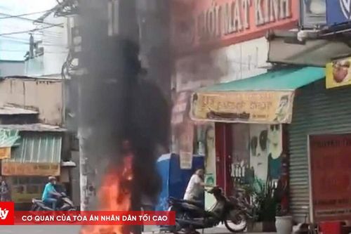 Xe máy điện bốc cháy giữa đường