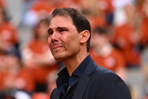 Rafael Nadal khóc nức nở, được 'Big Four' tôn vinh