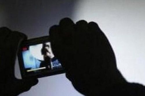 Livestream trên MXH, cô gái Hà Nội bị quay lén hình 'nhạy cảm' rồi tống tiền