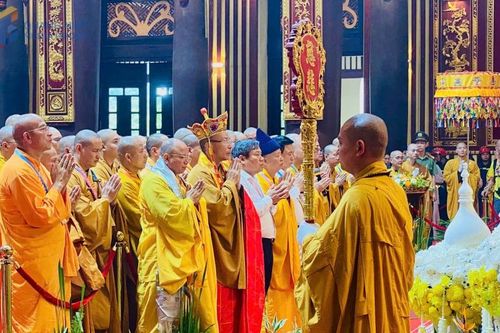 Cung nghinh xá lợi Đức Phật an vị vào Cung Trúc Lâm Yên Tử