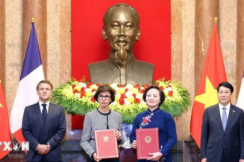 Việt Nam và Pháp ký Ý định thư tăng cường hợp tác trong lĩnh vực lưu trữ