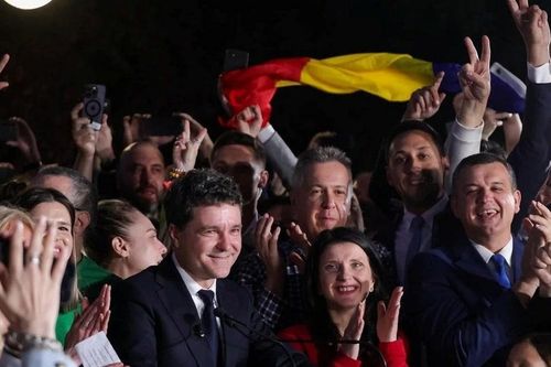 Ông Nicusor Dan tuyên thệ nhậm chức Tổng thống Romania
