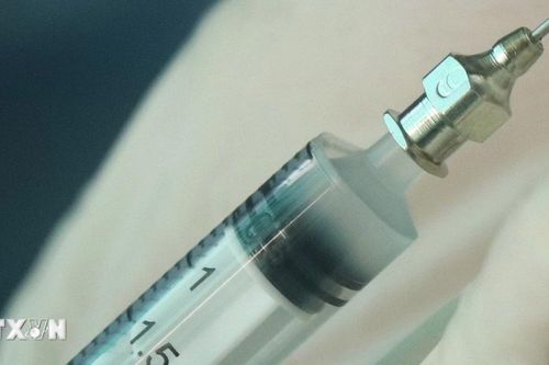 Bình Dương: Giám định dung dịch màu xanh trong vụ dùng kim tiêm đâm học sinh