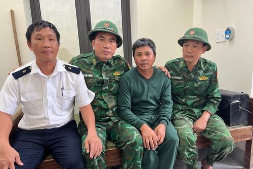 Tìm kiếm, cứu hộ thành công toàn bộ thuyền viên vụ chìm tàu ở cảng Vũng Áng