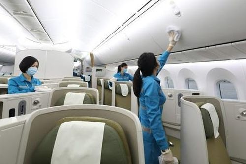 Vệ sinh máy bay - công việc tuy nhỏ mà có 'võ'