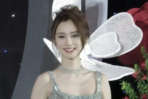 Angelababy gây sốt khi tái xuất