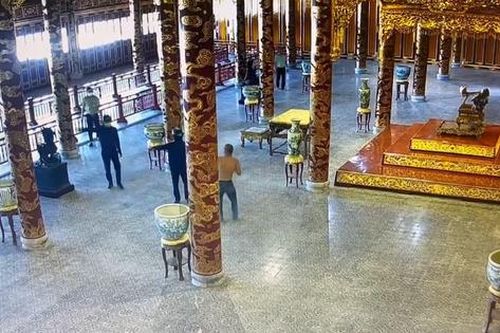 Vụ ngai vua triều Nguyễn bị xâm hại: Không thể chỉ đổ lỗi cho người vi phạm!