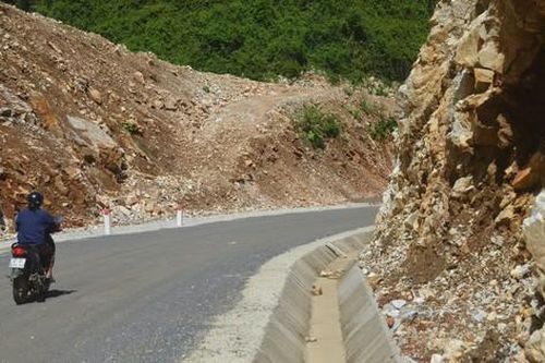 Nghệ An 'phá đá, xuyên đường' tạo động lực cho vùng miền núi phát triển
