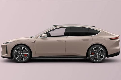 Xe sedan công suất 489 mã lực, trang bị vượt mặt Toyota Camry, giá gần 1,1 tỷ đồng