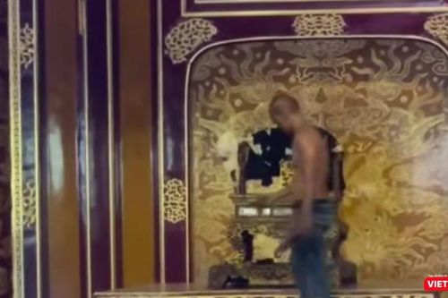 Vụ ngai vàng bảo vật bị phá hoại: Bảo vệ trung tâm bảo tồn di tích nói gì về việc du khách cởi trần?