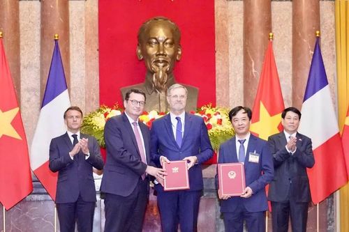 Pháp hỗ trợ xây dựng vệ tinh quan sát trái đất thế hệ mới