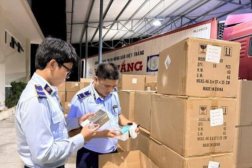 Tạm giữ hàng chục nghìn thiết bị điện tử và đồ gia dụng không có nhãn phụ