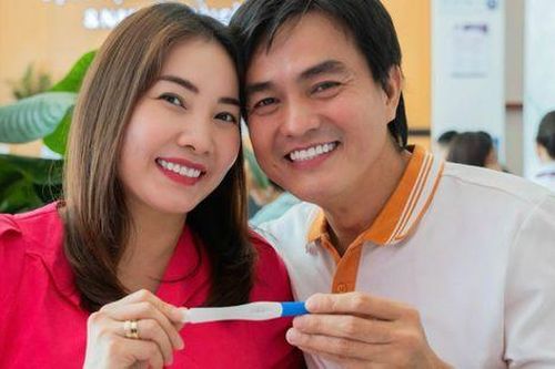 Vợ chồng Cao Minh Đạt báo tin vui sau 9 năm kết hôn