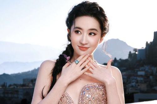 Lưu Diệc Phi bị soi lộ rõ dấu hiệu lão hóa qua ảnh cam thường