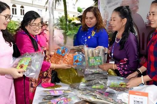30 gian hàng 'Dấu ấn Làng nghề Mê Kông' kết nối giao thương cho các nữ doanh nhân