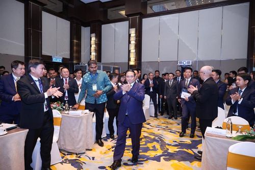 Thủ tướng kêu gọi doanh nghiệp Malaysia tiếp tục mở rộng đầu tư và gắn bó với Việt Nam