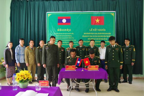 Ký kết nghĩa với Đại đội Biên phòng 119, Bộ Chỉ huy Quân sự tỉnh Phoong Sa Ly