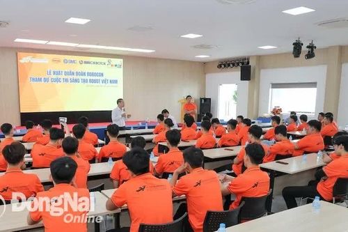 68 sinh viên Trường đại học Lạc Hồng tham gia thi Robocon Việt Nam 2025