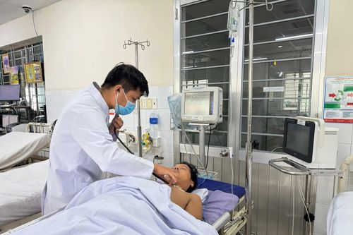 Dùng kỹ thuật cao 'nút mạch máu gan' để điều trị cho bệnh nhân ở Tân Phú bị đạn bắn