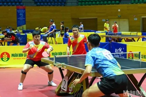 Giải vô địch bóng bàn quốc gia Báo Nhân Dân lần thứ 43 Nguyễn Thành Luân - Lê Hoàng Thùy Lam của Đồng Nai giành huy chương bạc đôi nam nữ