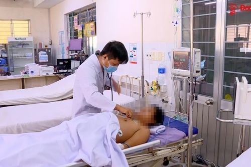 Cấp cứu một bệnh nhân ở huyện Tân Phú bị đạn bắn thấu ngực