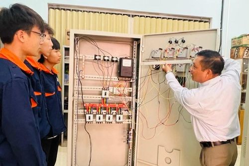 Cơ sở giáo dục cùng doanh nghiệp 'bắt tay' đào tạo nhân lực