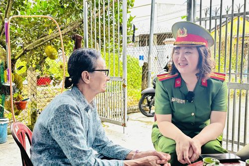 Nữ cán bộ công an xã tận tụy